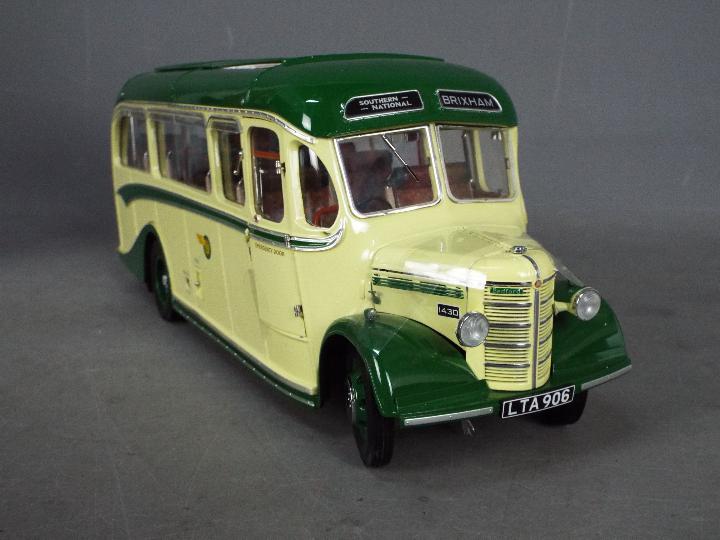 Sun Star - A boxed limited edition 1:24 scale Bedford OB in Southern National livery. # 5009. - Image 3 of 3