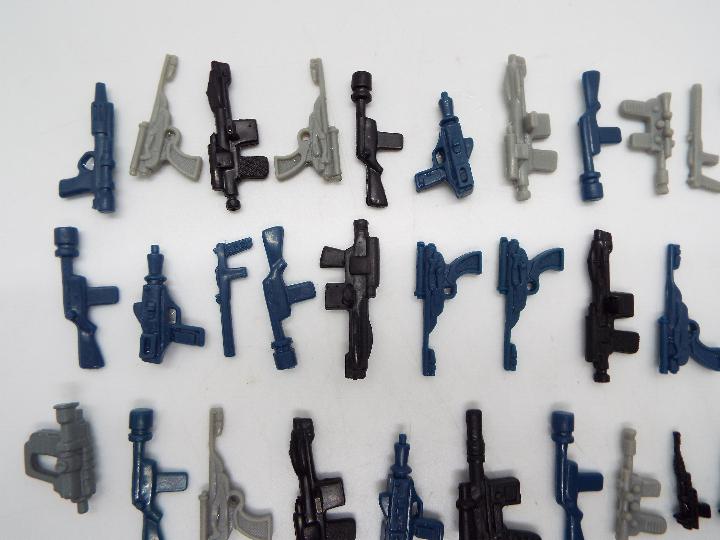 Star Wars, Kenner, Hasbro, Other - A hoard of over 40 Star Wars blasters. - Image 4 of 5