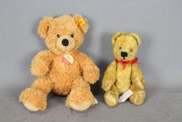 Steiff, Unmarked Maker - A vintage and modern teddy bear.