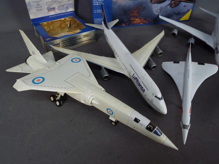Gemini Jets - Revell - Hogan - A collection of diecast aircraft in various scales including 1:200 - Image 2 of 5