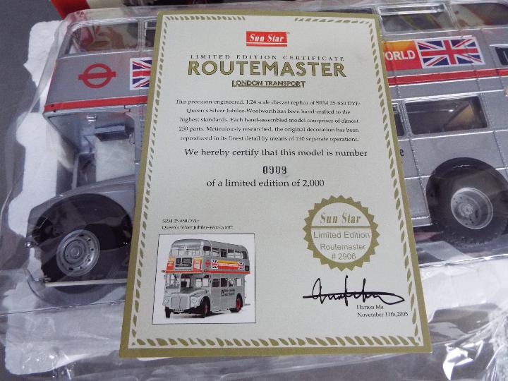 Sun Star - A boxed Sun Star 1:24 scale Limited Edition #2906 Routemaster Bus SRM 25-850 DYE; - Image 3 of 5