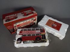 Sun Star - A limited edition London Transport RT bus in 1:24 scale. # 2920.