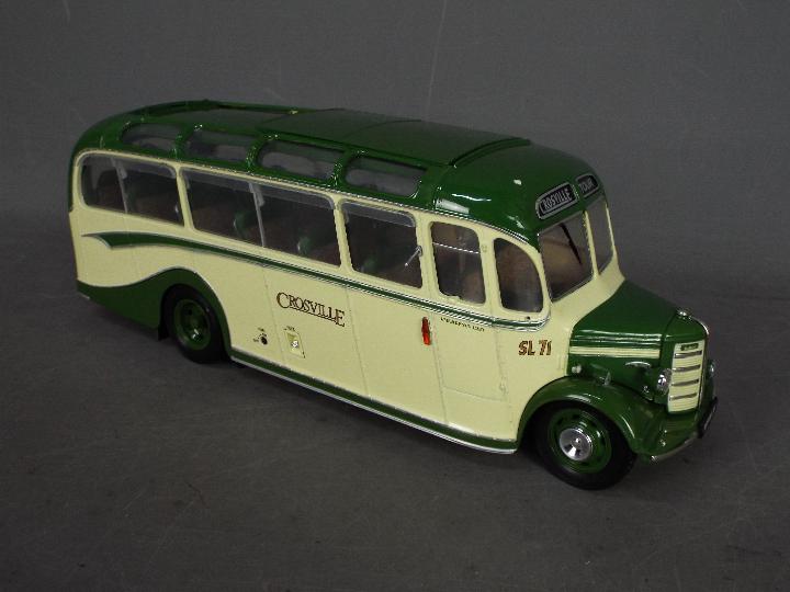 Original Classics - A 1:24 scale Crosville Bedford OB with functioning lights, - Image 2 of 3