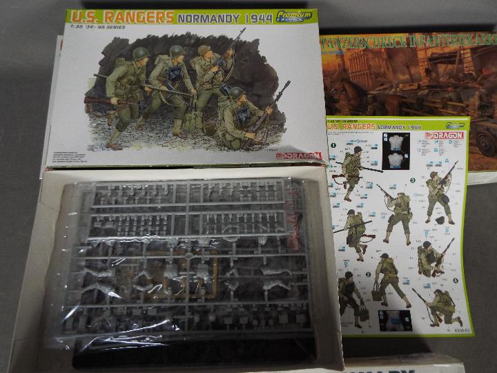 Dragon - A collection of 5 boxed 1:35 scale plastic military model figure kits. - Image 2 of 2