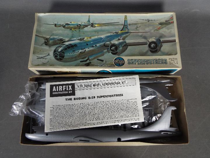 Airfix,- Four boxed vintage Airfix 1:72 scale plastic model kits. - Image 2 of 2