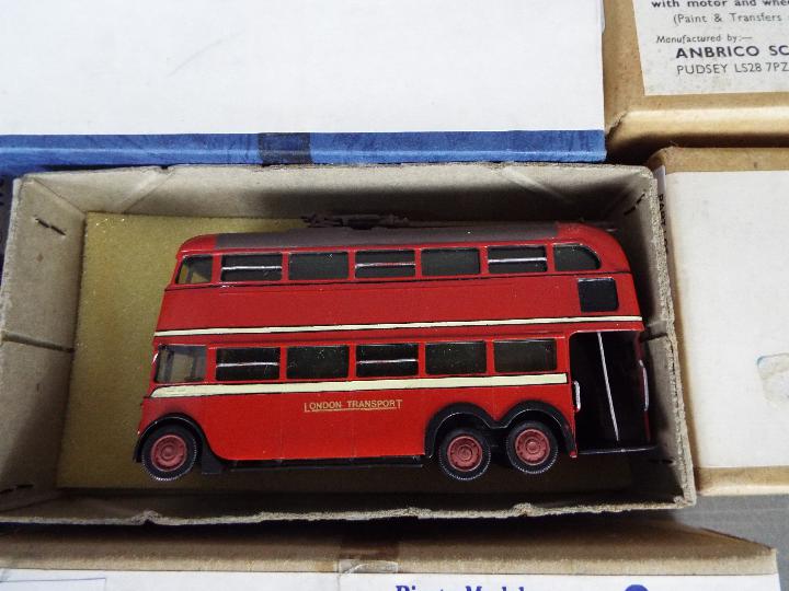 Anbrico - Pirate Models - Lowland - A collection of 9 x 1:76 scale pre or part built model buses - Image 2 of 3