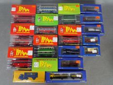 Britbus - Base Toys - Atlas Dinky - A group of 17 x boxed bus and truck models in 1:76 scale