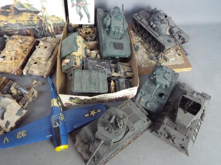 Airfix - Italeri - Revell - A collection of 16 x built military tank, - Image 3 of 3