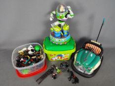 Lego Duplo, Playmobil, Other - A quantity of loose Playmobil figures including, knights, horses,