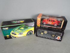 Motor City - Maisto - Ertl - A group of 3 x boxed 1:18 scale cars including # 20002 1931 Ford Model