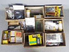 Hornby - Merrit A quantity of loose and boxed 00 gauge railway accessories including boxed # 603