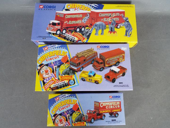 Corgi Classics - 3 x boxed Chipperfields models, # 31902 Foden S21 Lorry & Trailer with figures,