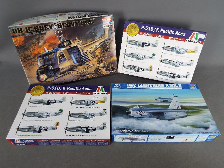 Italeri - Trumpeter - Academy - A collection of 4 x boxed military aircraft model kits in various - Bild 2 aus 2