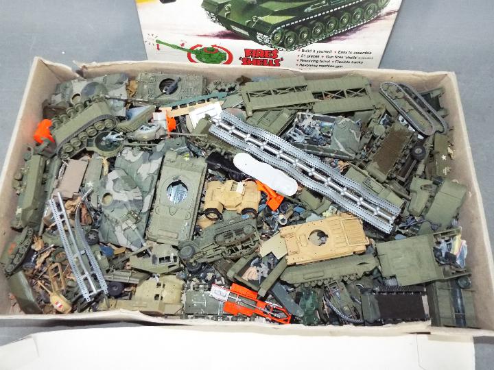 Dinky Toys, Other - A boxed Dinky Toys #1036 Leopard Tank Kit. - Bild 3 aus 4