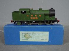 Hornby Dublo - A boxed Hornby Dublo 3-Rail EDL7 0-6-2 Tank Locomotive Op.No.
