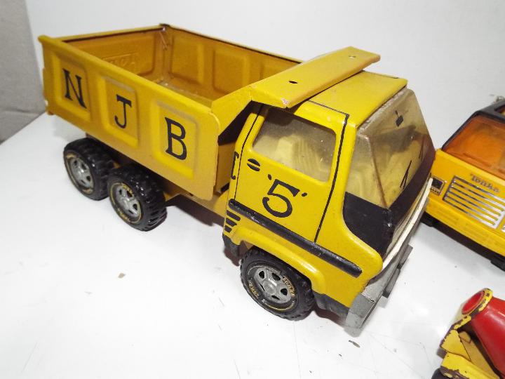 Tonka - Four vehicles and two figures. - Image 2 of 5