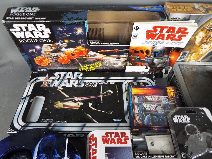 Kenner - Parker - Hot Wheels - A group of Star Wars items including Saga Edition Trivial Pursuit, - Bild 2 aus 4