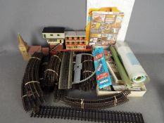 Hornby - Superquick A large quantity of mostly 00 gauge accessories including track and pre built