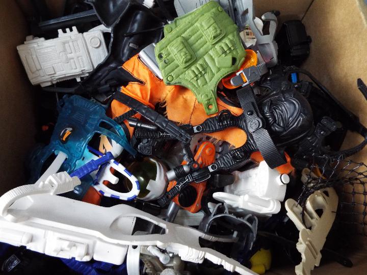 Hasbro - Action Man - A large quantity of Action Man accessories including back packs, helmets, - Bild 2 aus 2