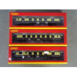 Hornby - three OO gauge Brighton Belle Pullman passenger carriages # R4512, # R4513 and # 4514,