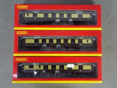 Hornby - three OO gauge Brighton Belle Pullman passenger carriages # R4512, # R4513 and # 4514,