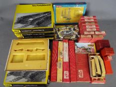 Hornby - Trix - Faller - A quantity of loose and boxed 00 gauge railway carriages, signals,