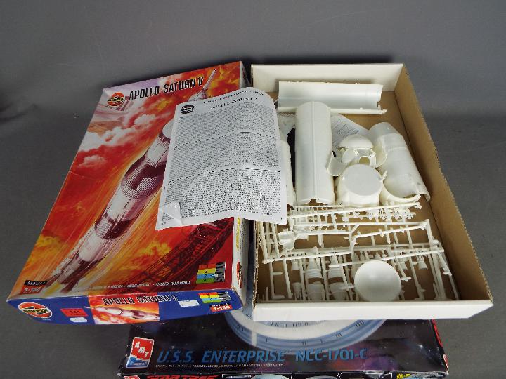 Airfix - AMT - 3 x boxed model kits, # 09170 Apollo Saturn V in 1:144 scale, # 09252-6 H.M.S. - Bild 2 aus 2