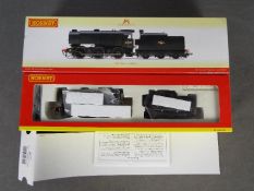 Hornby - an OO gauge 0-6-0 locomotive and tender, class QI op no 33009,