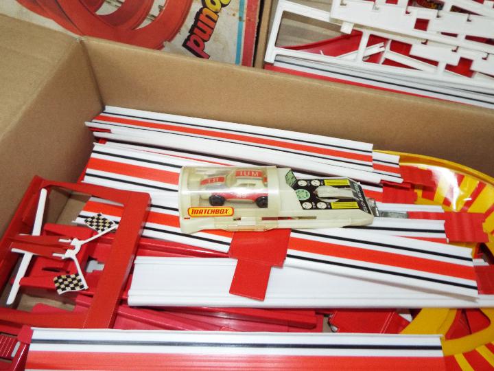 Matchbox - 2 x boxed sets of track with 3 x boxed vehicles and additional track. - Image 3 of 4
