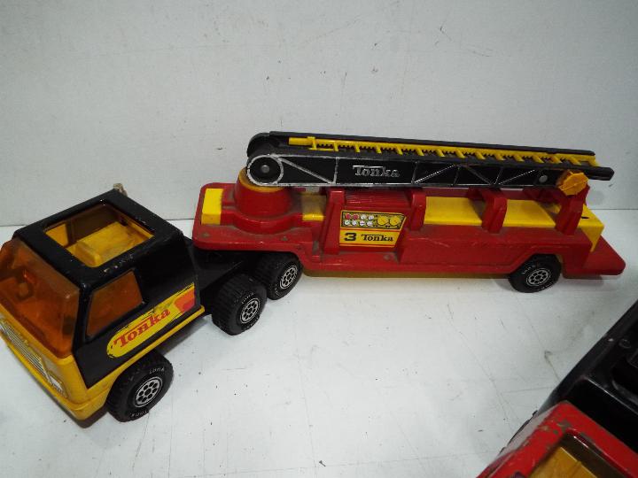 Tonka - Four vehicles and two figures. - Image 3 of 5