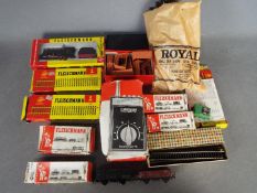 Fleischmann - A collection of 00 gauge railway items including a boxed 0-6-0 loco # 4125 operating
