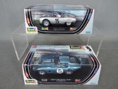 Revell - 2 x Slot Car in 1:32 scale.