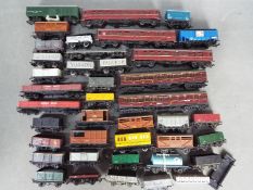Hornby - Dapol - Peco - A collection of 40 x loose 00 gauge wagons and coaches from several makers