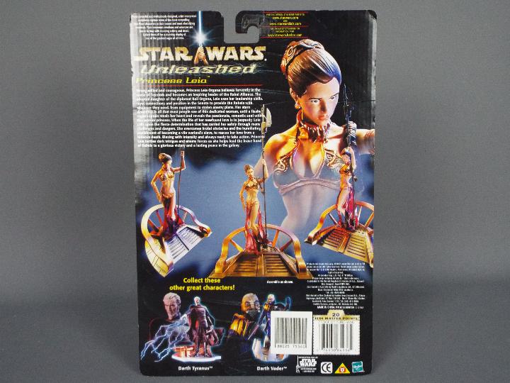 Star Wars - Hasbro - An 8" Princess Leia figure from the Unleashed series dated 2002. # 84936. - Image 3 of 3