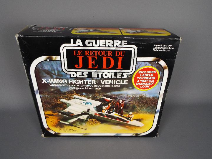 Star Wars - A boxed, vintage Kenner X Wing Fighter Vehicle with Battle Damaged look feature, - Image 8 of 8