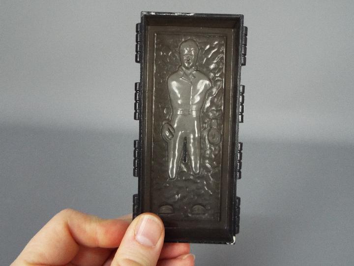 Star Wars - An unboxed Last 17 action figure Han Solo In Carbonite Chamber, ©LFL 1984 no COO, - Image 4 of 4