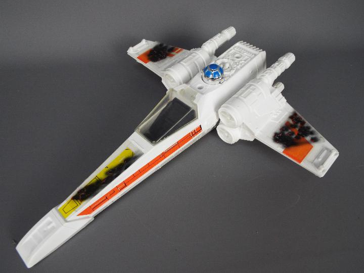 Star Wars - A boxed, vintage Kenner X Wing Fighter Vehicle with Battle Damaged look feature, - Image 2 of 8