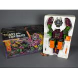 Hasbro, Transformers - A boxed Hasbro 1986 Transformers G1 Headmaster Decepticon Base Scorponok.