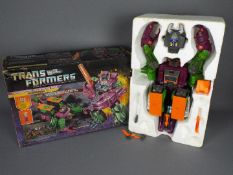 Hasbro, Transformers - A boxed Hasbro 1986 Transformers G1 Headmaster Decepticon Base Scorponok.