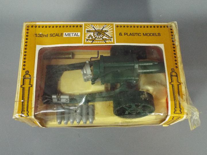 Britains - A boxed Britains #9740 18" Heavy Howitzer. - Image 2 of 4