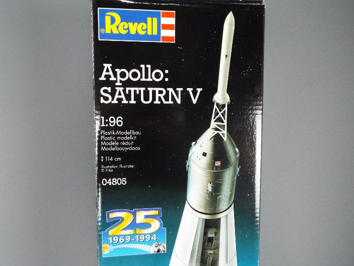 Revell - A boxed Revell 1:96 scale #04805 Apollo; Saturn V plastic model kit. - Image 2 of 5