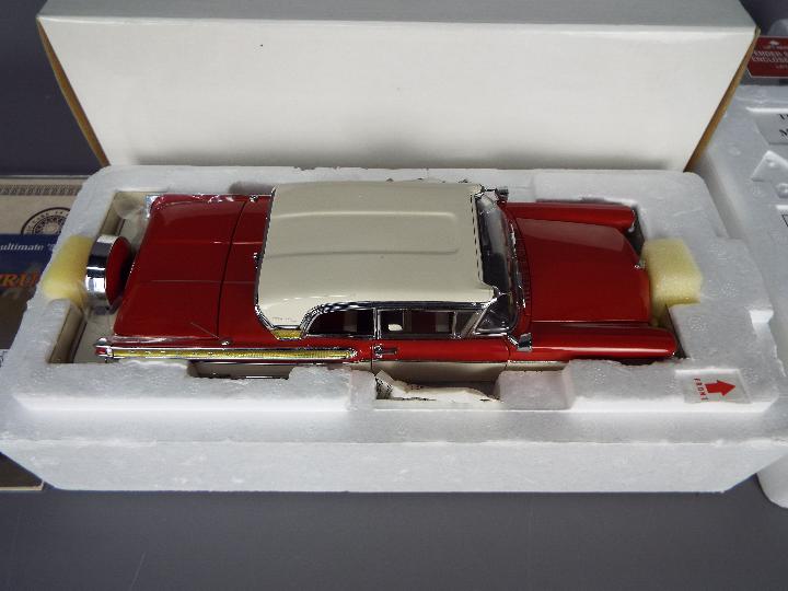 Danbury Mint - A boxed Danbury Mint 1:24 scale 1957 Mercury Turnpike Cruiser. - Image 2 of 4