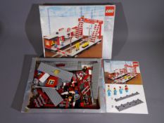 LEGO - A vintage boxed Lego set #7822 Bahnhof Railway Station.