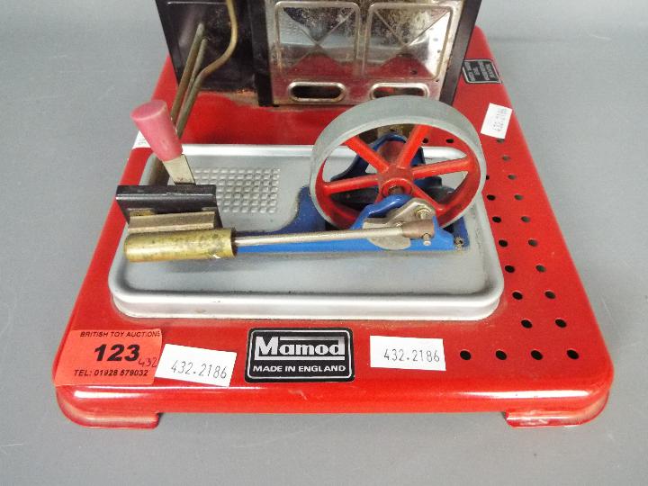 Mamod - An unboxed vintage model of a stationary engine showing signs of age and use and unchecked - Image 2 of 5