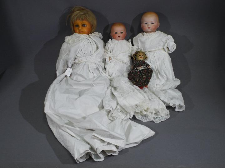 Armand Marseille, Others - A collection of antique and vintage dolls.