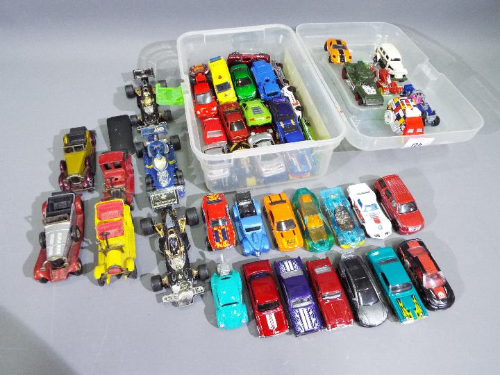 Hot Wheels - Matchbox - A box of 50 plus loose diecast cars including 37 x Hot Wheels models,