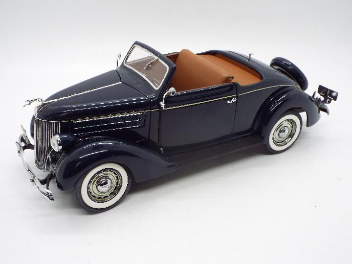 Danbury Mint - A boxed Danbury Mint 1:24 scale 1936 Ford Deluxe Cabriolet. - Image 3 of 5