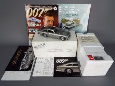 Danbury Mint - A boxed Danbury Mint 1:24 scale James Bond 007 Aston Martin DB5.