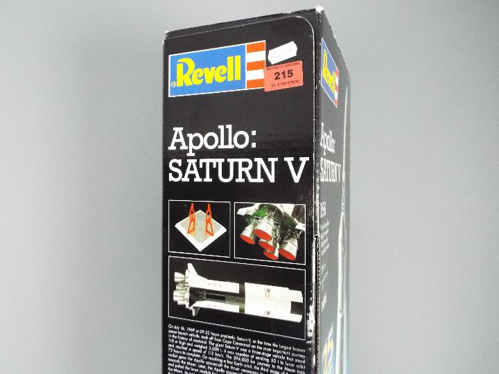 Revell - A boxed Revell 1:96 scale #04805 Apollo; Saturn V plastic model kit. - Image 3 of 5