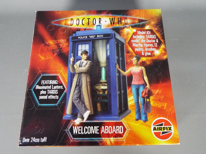 Airfix - A boxed Airfix 'Doctor Who' model kit 'Welcome Abroad'. - Image 3 of 4